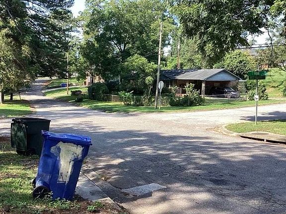 Exterior Neighborhood (street photo)
