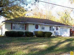 215 W Leona St, Clinton, MO 64735