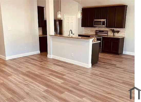 3 bed, 1696 sqft, $2,500 — Photo 2