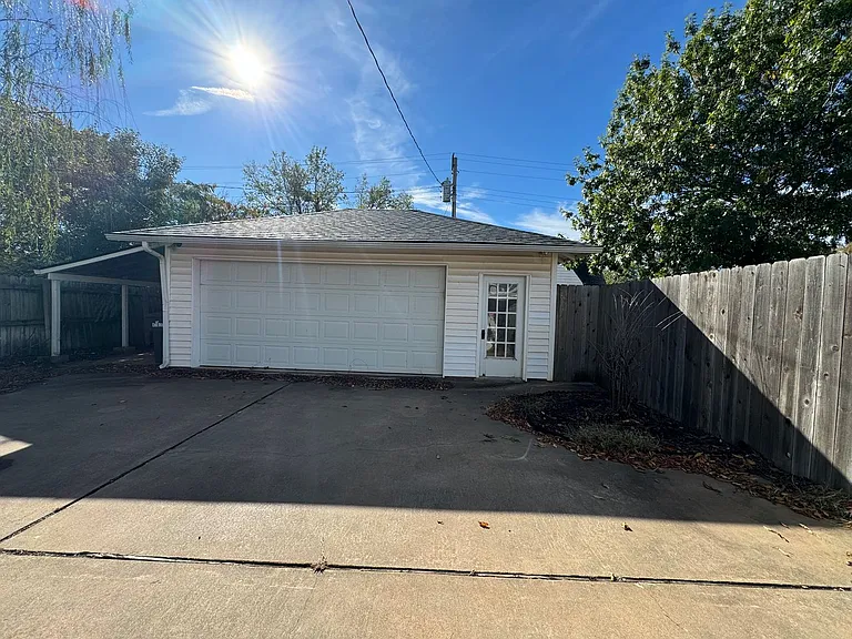 1523 W Broadway Ave — Photo 27