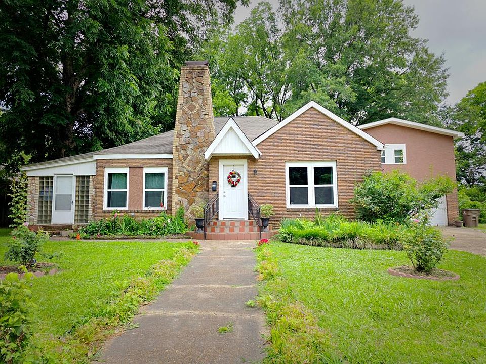 1st image of 821 Union Ave E