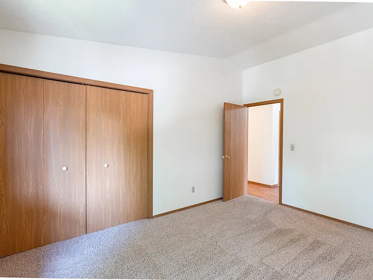 Fargo, ND Rosegate Apartments | 21A | Bedroom