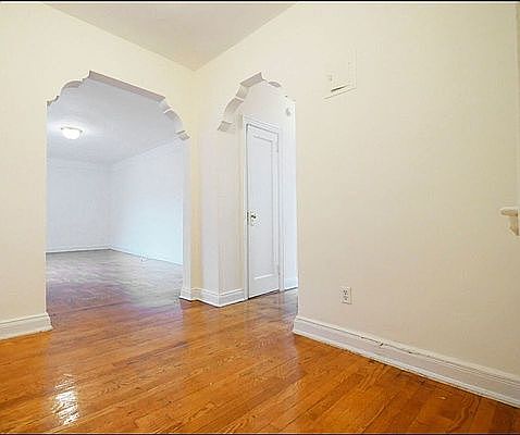 5th image of 50 E 18th St APT E12