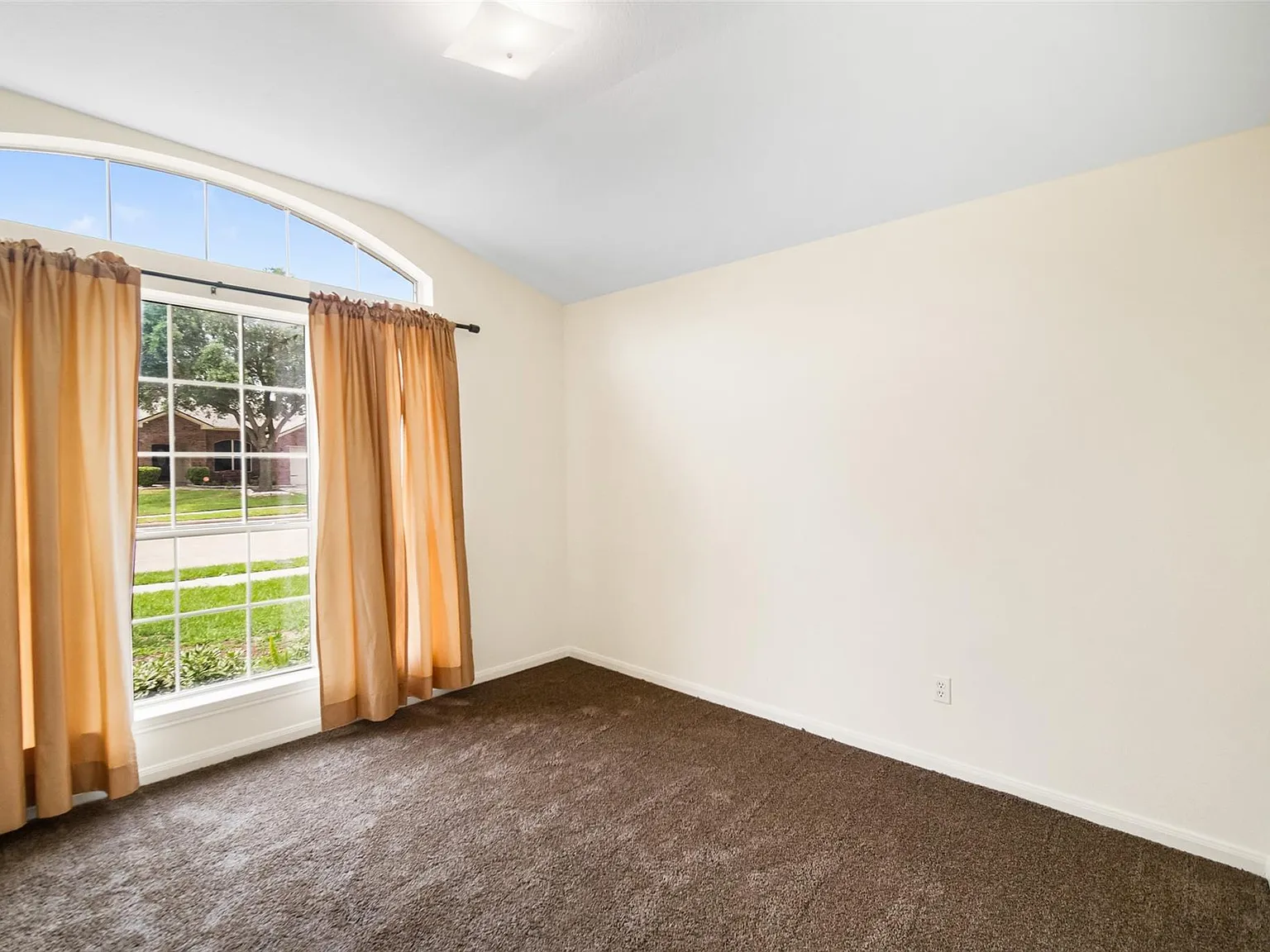 4 bed, 1790 sqft, $1,895 — Photo 4