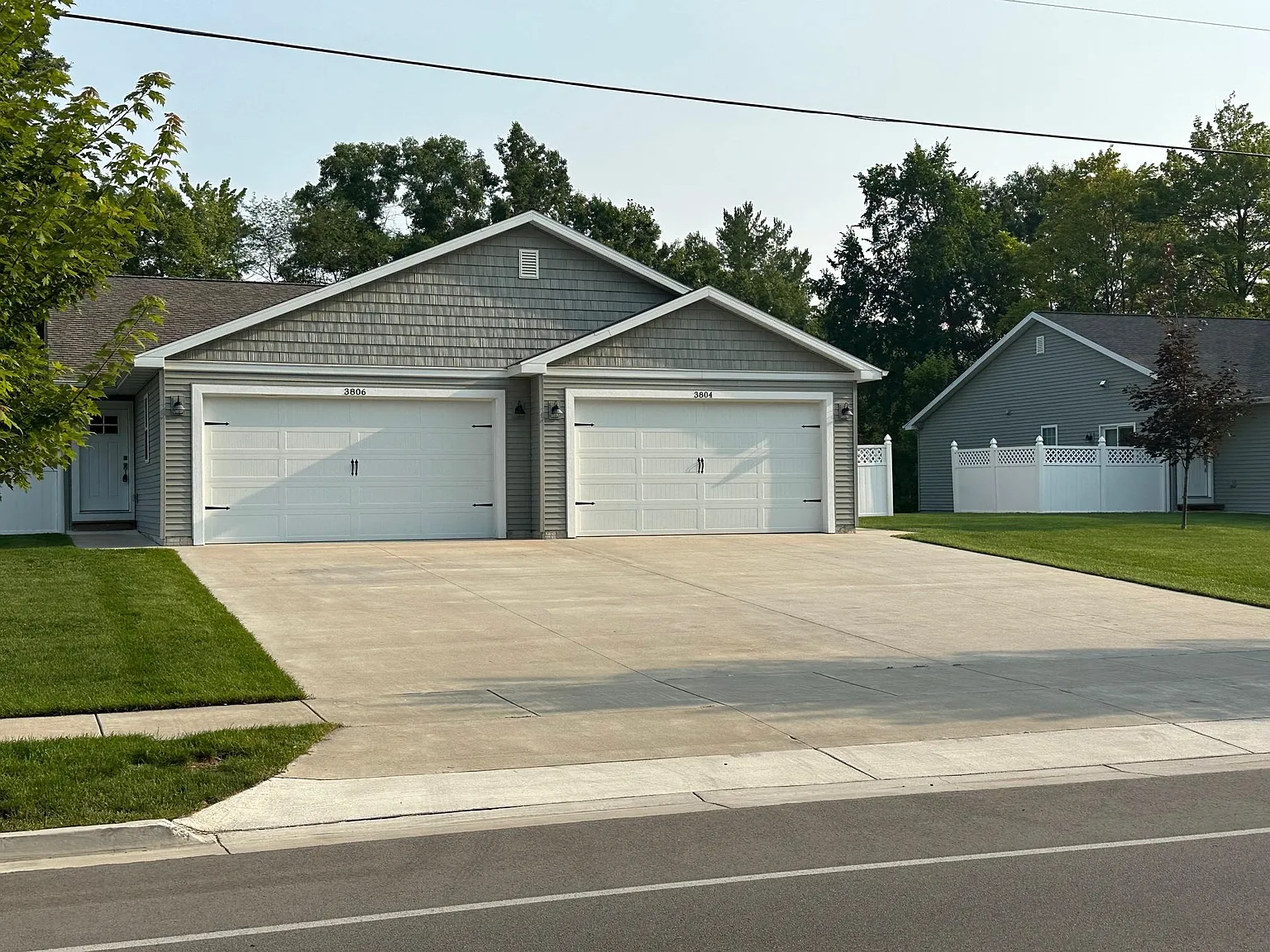 2 bed, 2000 sqft, $2,100 — Photo 2