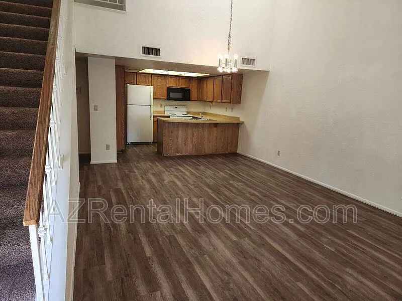 Building Photo - 819 N College Ave #G112