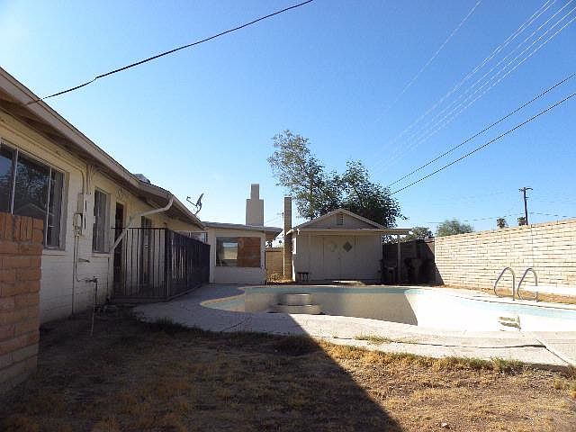2nd image of 210 W Jasmine St
