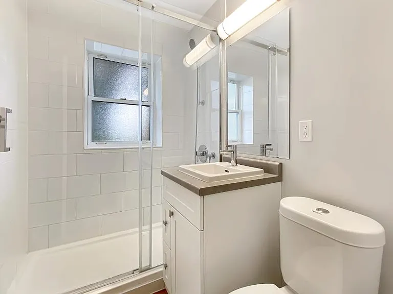 91 Front Ave W — Photo 6