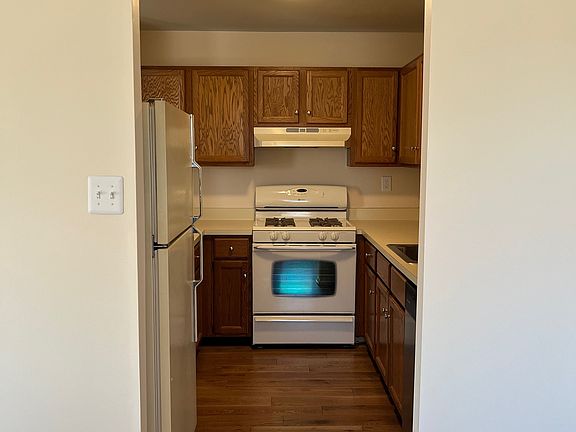 Kitchen With Gas, Microwave, Dishwasher And Plenty Of Cabinet Space