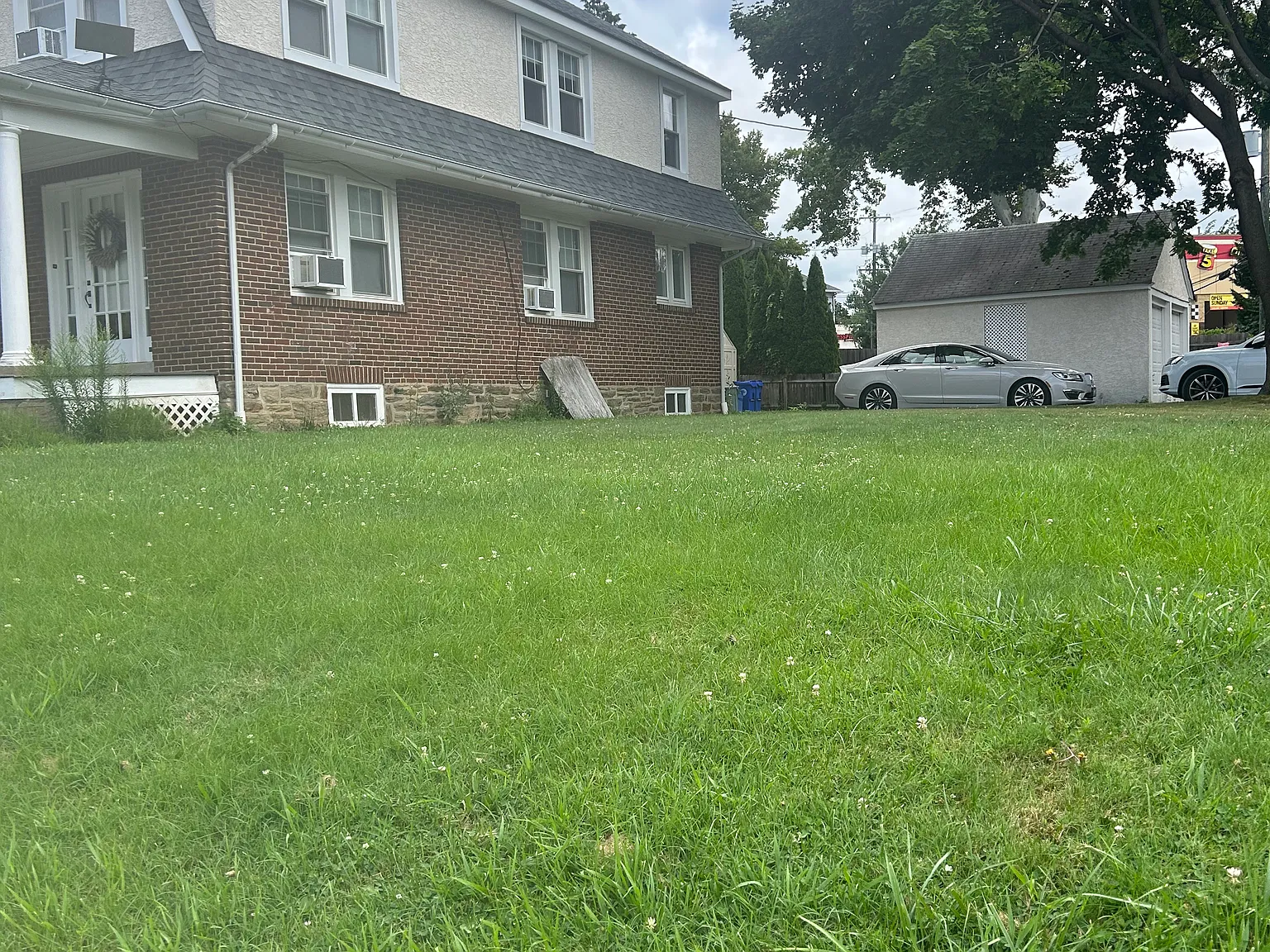 4 bed, $2,500 — Photo 2