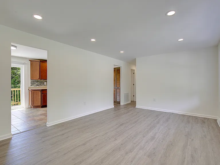 6417 Kaine Dr — Photo 8
