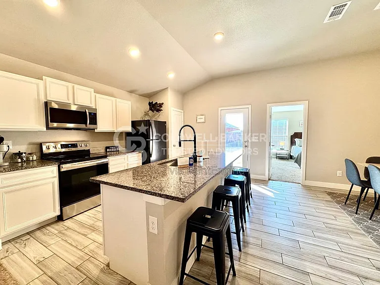 3108 Urbana Ave — Photo 10
