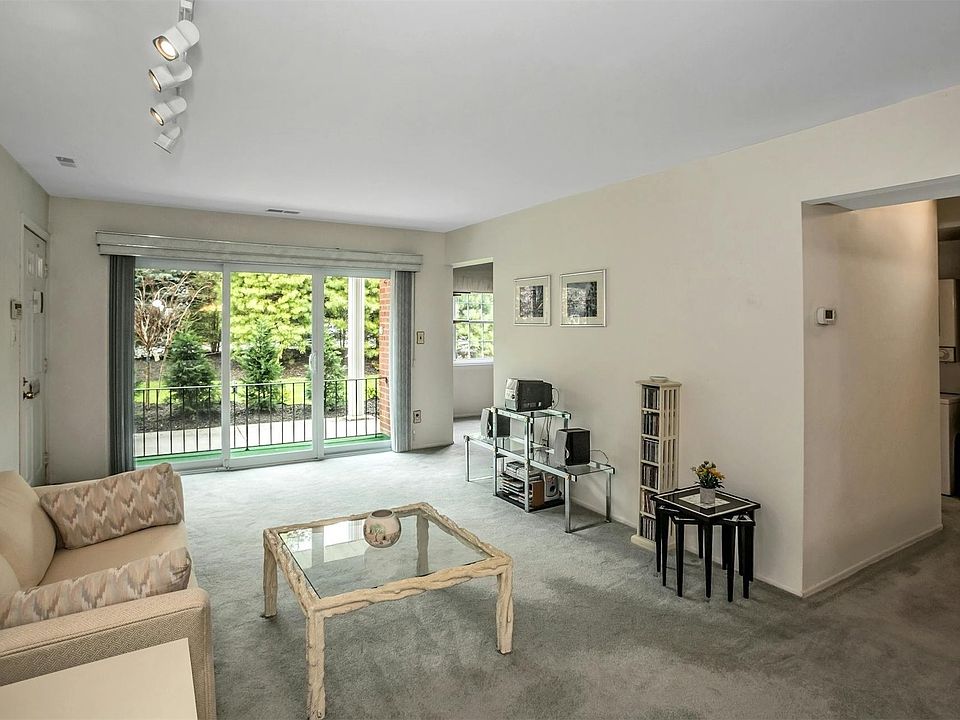 37 Santa Barbara Dr Plainview NY Zillow