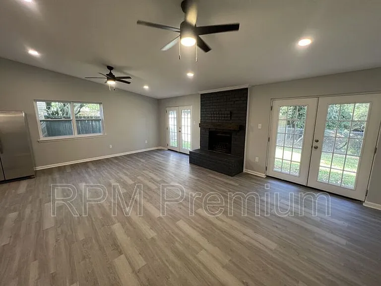 8803 Orleans Dr — Photo 5