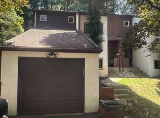 630 Valley Stream Cir, Feasterville Trevose, PA 19053