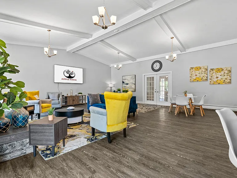 Apple Ridge Apartments - Livonia, MI — Photo 19