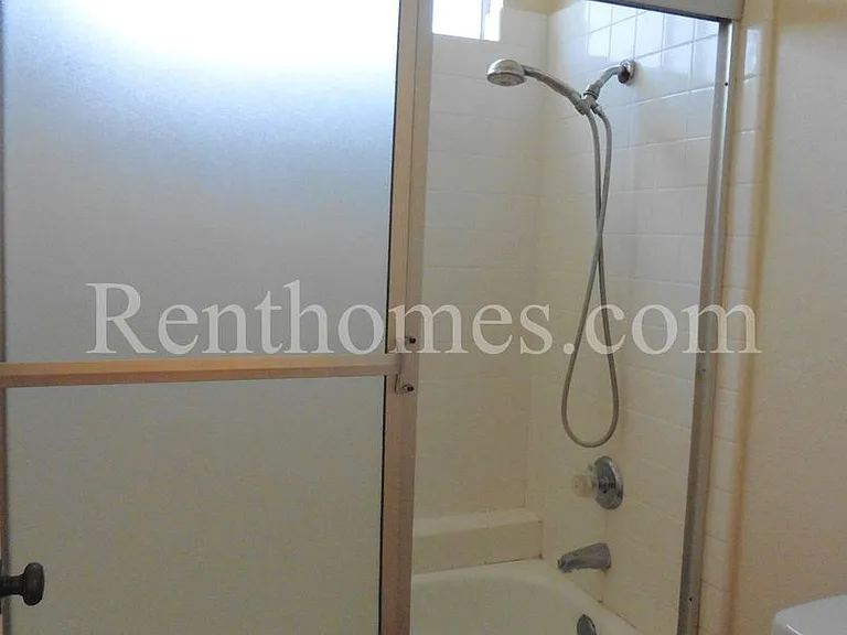 10669 Glendover Ln — Photo 15