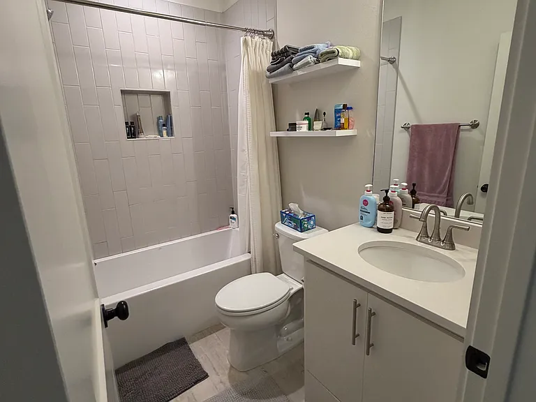 902 N Poplar St #A — Photo 4