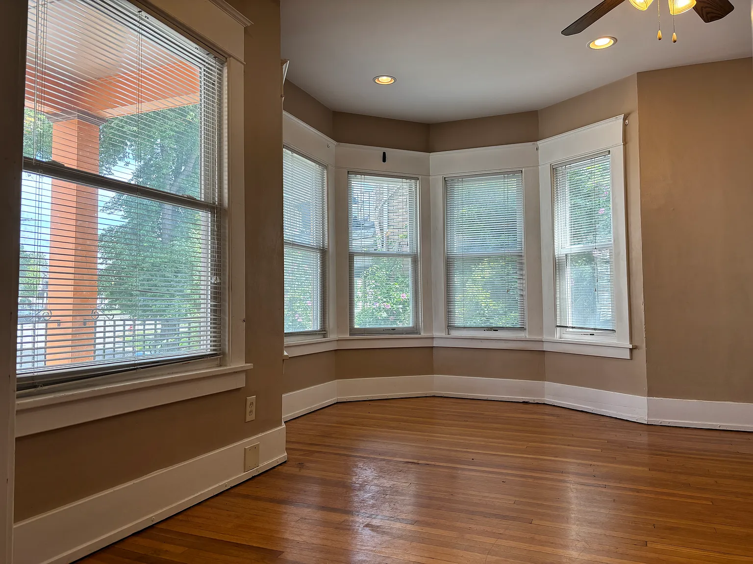 4 bed, 1000 sqft, $1,500 — Photo 3