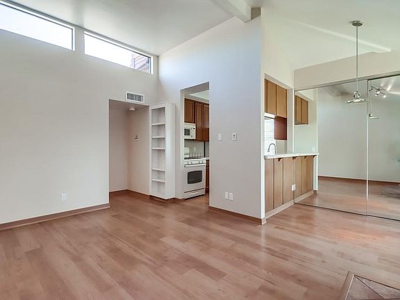 4th image of 3950 Louisiana St Unit 201
