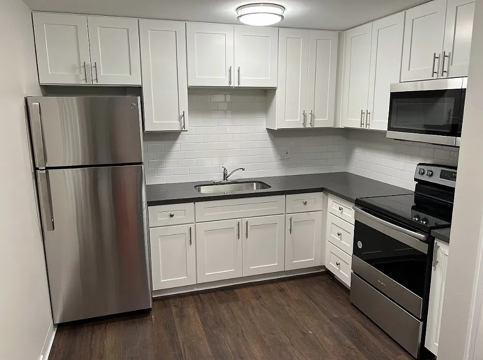 2 bed, 850 sqft, $2,350 — Photo 2