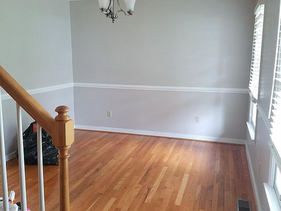 4th image of 1912 Glenhurst Ct