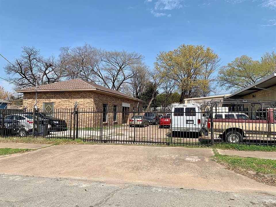 2nd image of 105 W 9th St