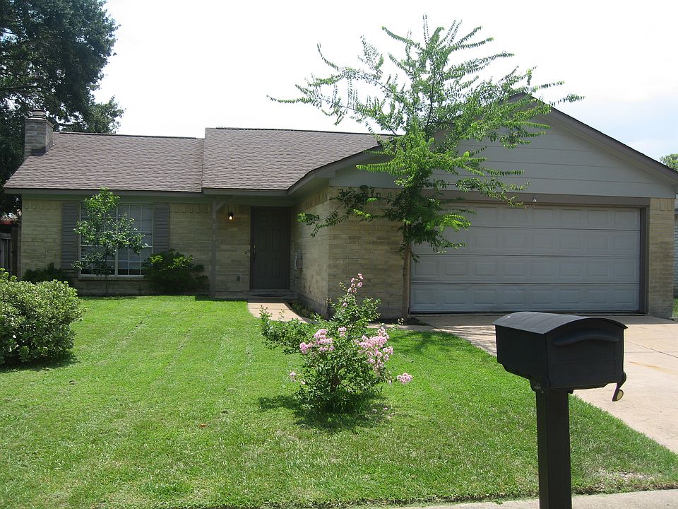 1st image of 16143 Little Cypress Ln