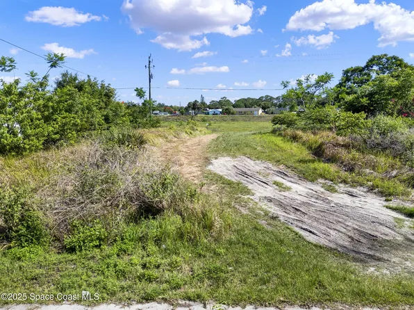 1563 Omega St NE, Palm Bay, FL 32907