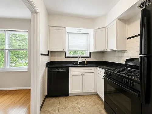 6416 Jamieson Ave #2N — Photo 3