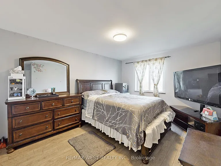 1660 Bloor St #310 — Photo 7