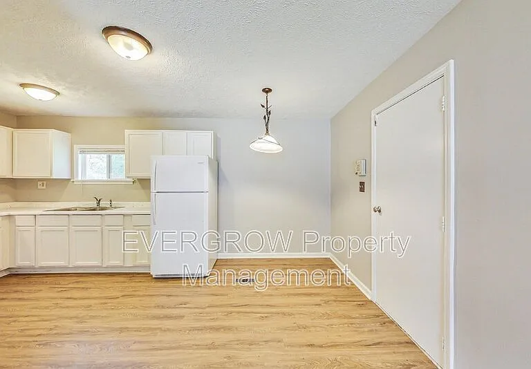 3962 Strathmore Dr — Photo 7