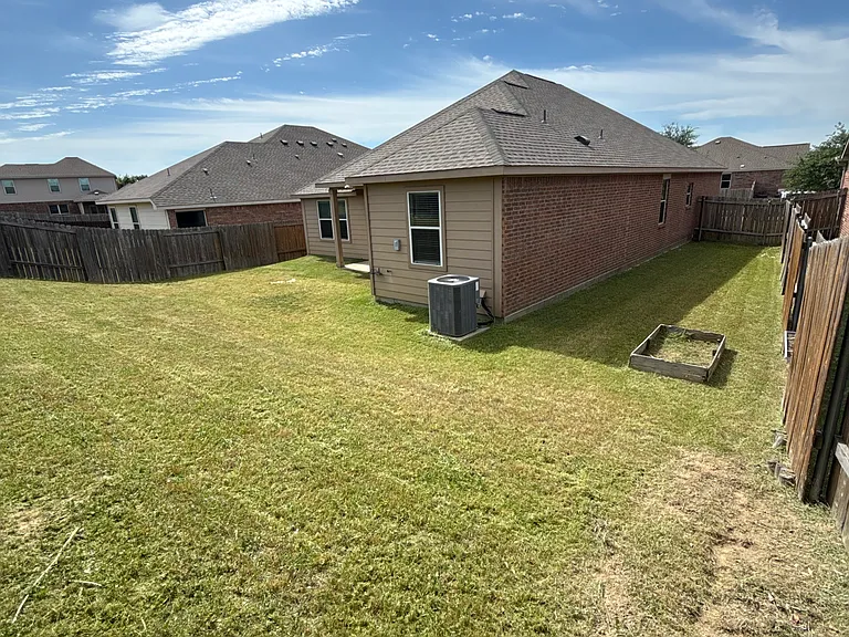 2134 Redbud Dr — Photo 1