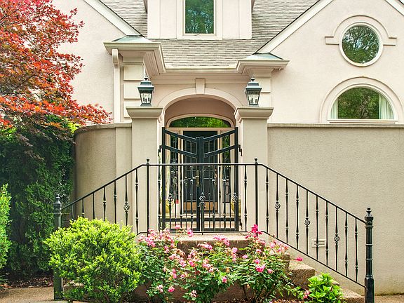 Private Home Entry w/Gate