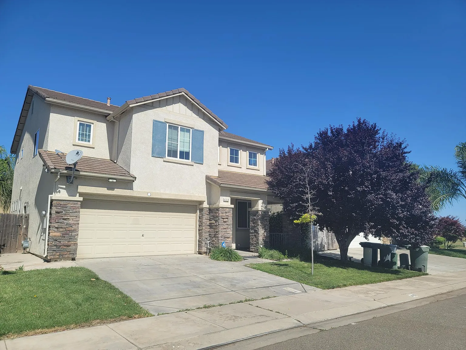 4 bed, 2.5 bath, 1854 sqft, $2,050 — Photo 2