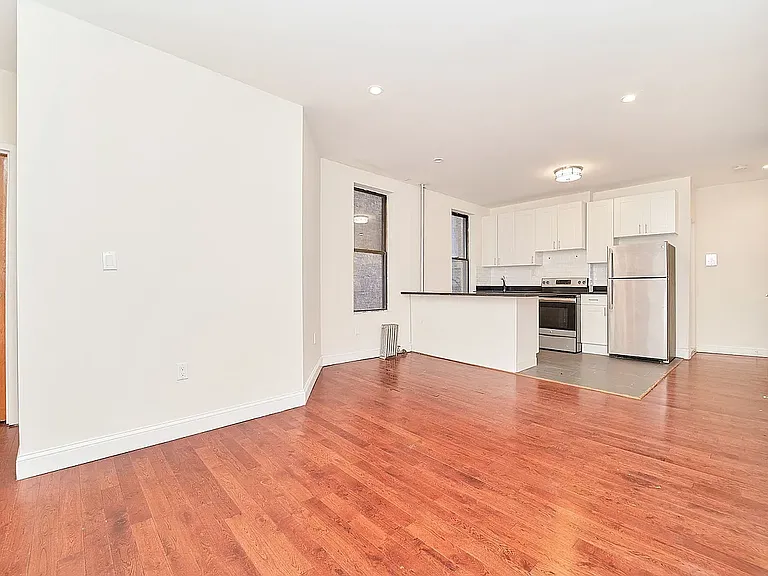 945 Saint Nicholas Ave #3A — Photo 1