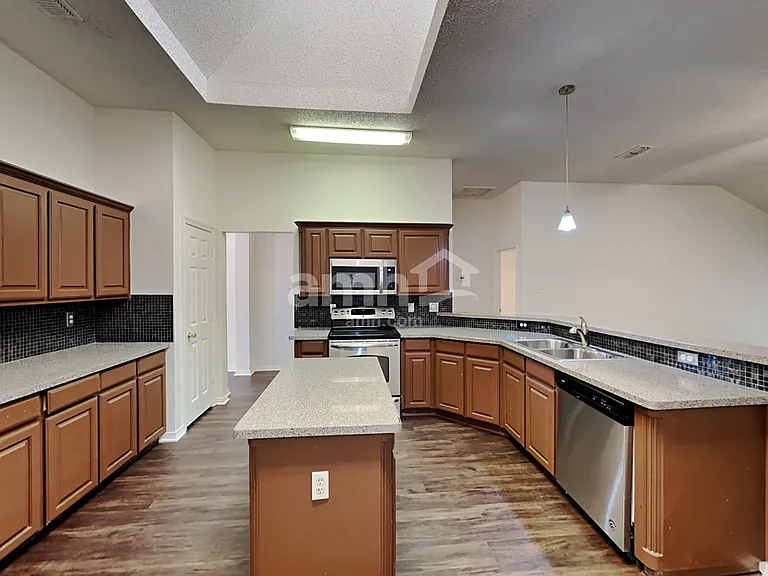 6024 Silkcrest Trl — Photo 3