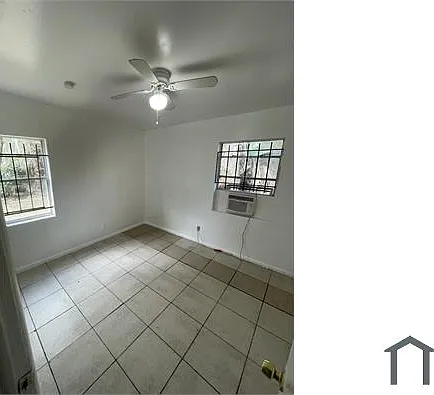 4526 Fairview St — Photo 10