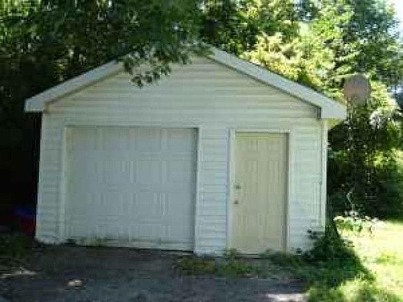 1.5 Car Detached Garage