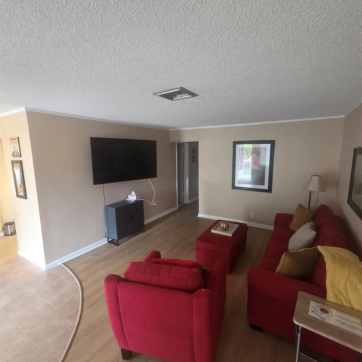 2 bed, 1.0 bath, 700 sqft, $1,800 — Photo 2