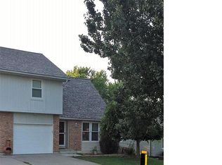 914 E Summit St, Smithville, MO 64089