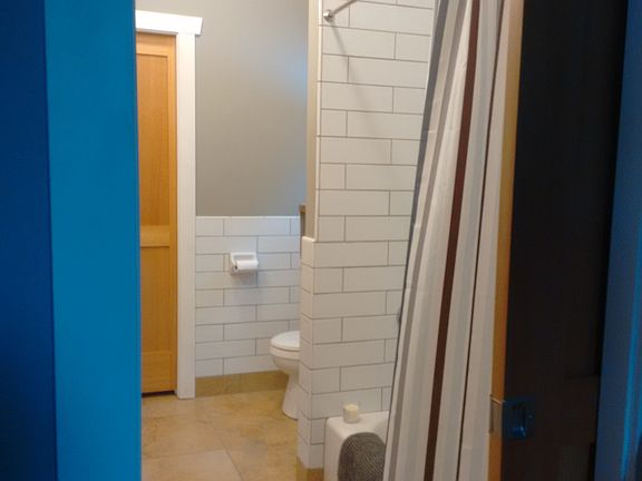 Main Floor Bath with Tub