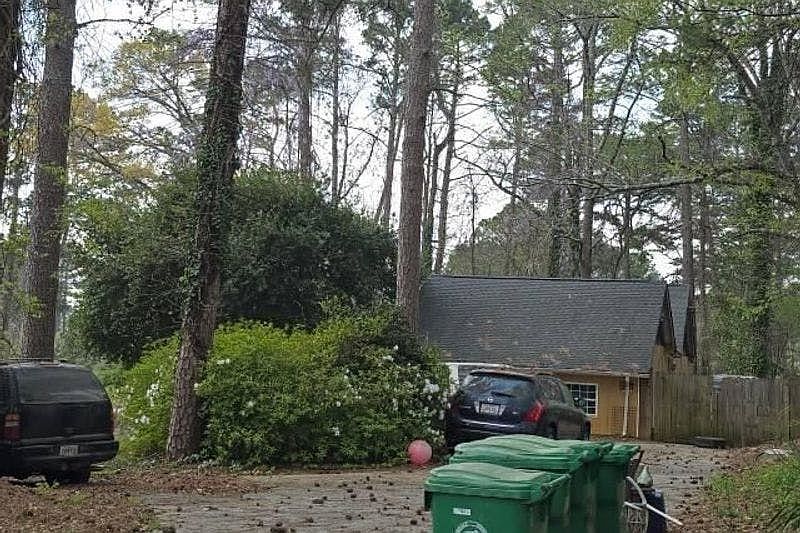 2nd image of 2261 Columbia Dr