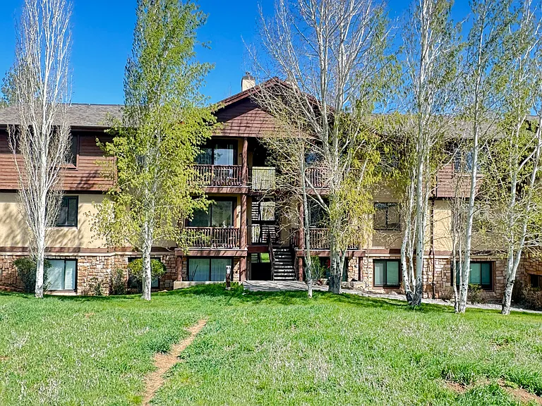1600 Pinebrook Blvd #H1 — Photo 4