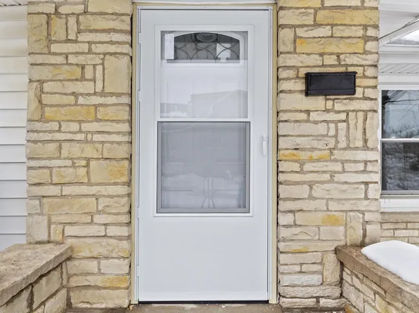1517 South 94th PLACE, West Allis, WI 53214