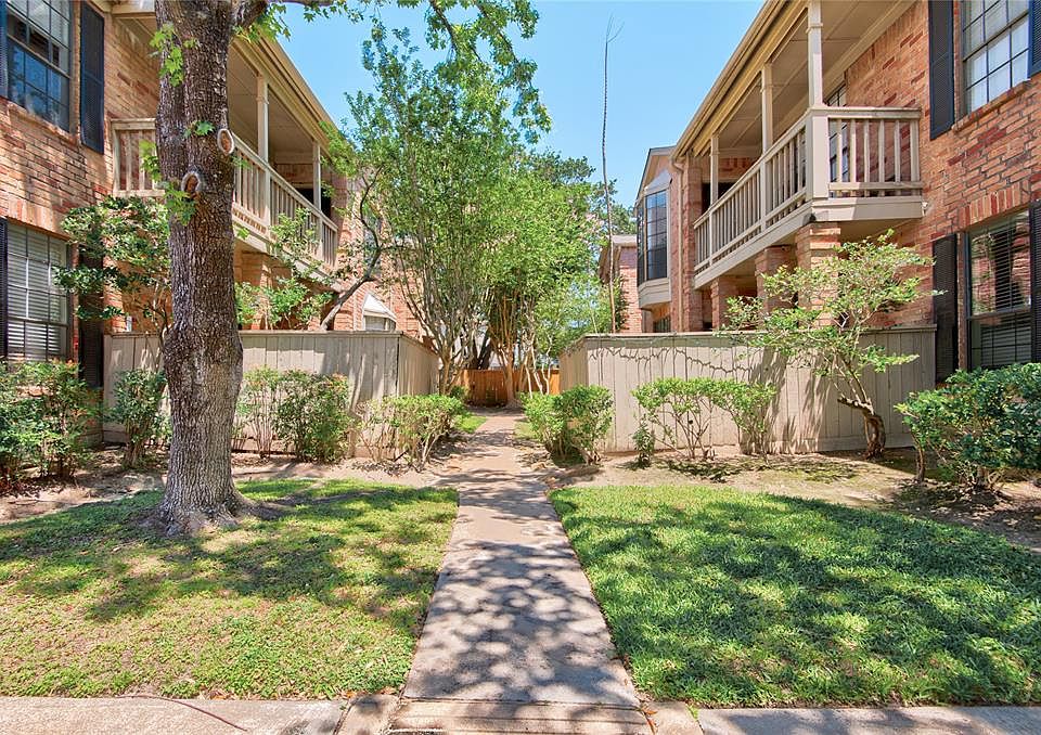 Common area - Unit #119 is located at the end of the sidewalk and to the right.