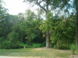 3 Walnut Ln, Sugar Grove, IL 60554