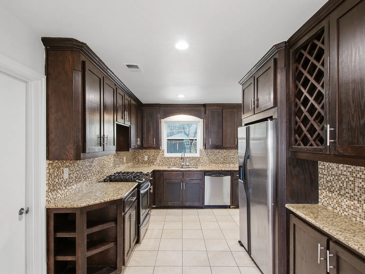 3 bed, 1269 sqft, $2,650 — Photo 3