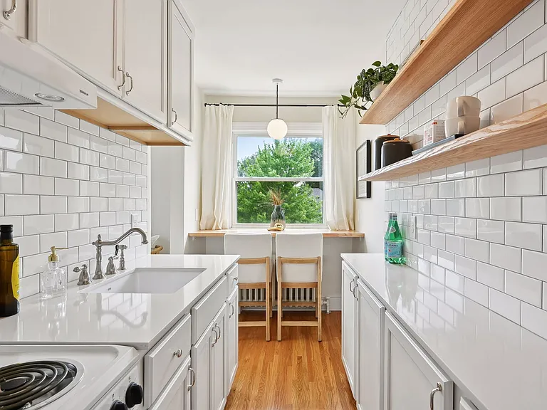 613 Wayzata Blvd E — Photo 14