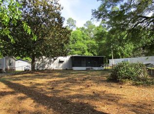 289 Fountain Lake Dr, Eutawville, SC 29048